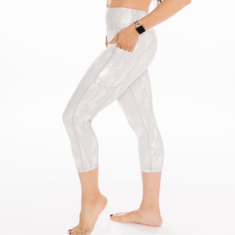 SILVER CAMO METALLIC Light n tight high rise legging size 12